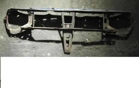 Volkswagen Golf II Radiator support slam panel