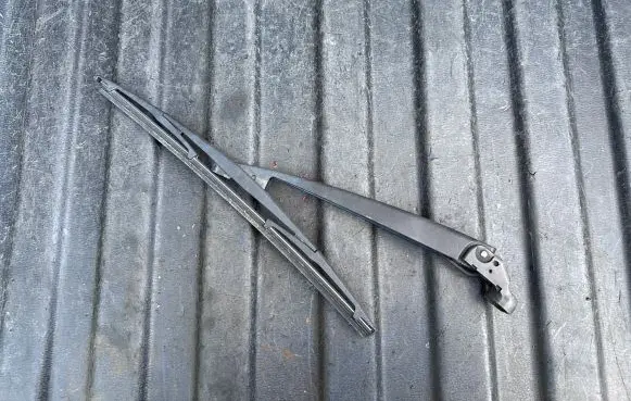 Infiniti FX Rear wiper blade 094527