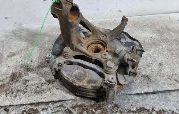 Front wheel hub spindle knuckle
