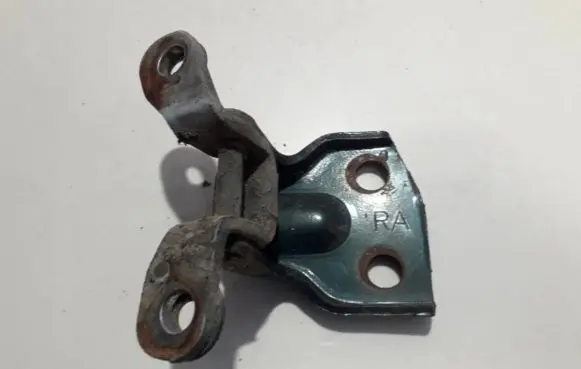 KIA Carens I Rear door lower hinge