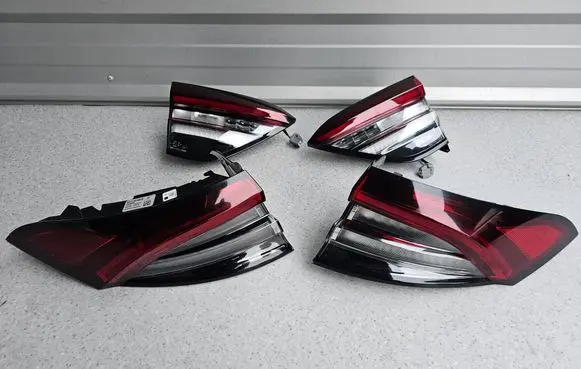 Maserati Levante Rear/tail lights set 670155100