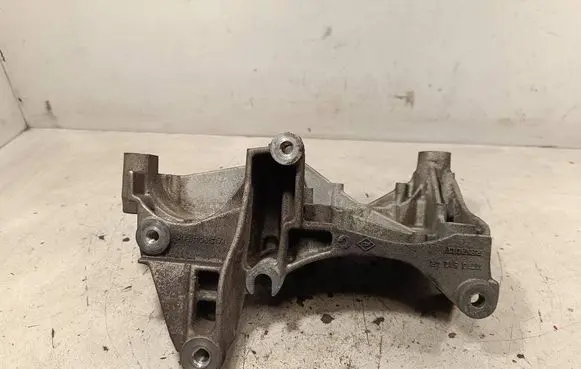 Nissan X-Trail T32 Generator/alternator bracket 117105124R