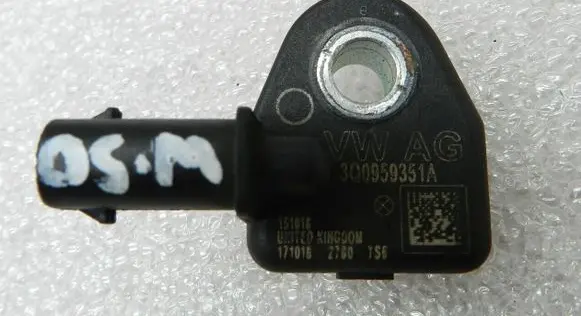 Volkswagen PASSAT B8 Airbag deployment crash/impact sensor 3Q0959351A 3Q0959351