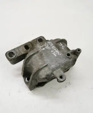 Volkswagen Touran I Engine mount bracket 1K0199262