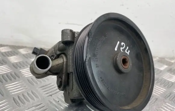 Mercedes-Benz E W212 Power steering pump A0064666801 173712