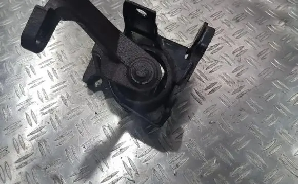 Ford Mondeo MK I Engine mount bracket nenusttayta