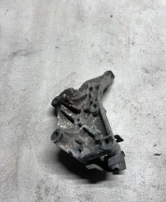 Mercedes-Benz E W212 Engine mounting bracket A6510940039 11387010411