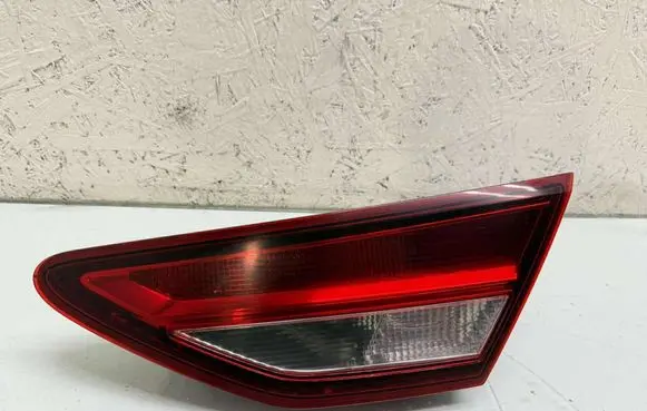 Tailgate rear/tail lights