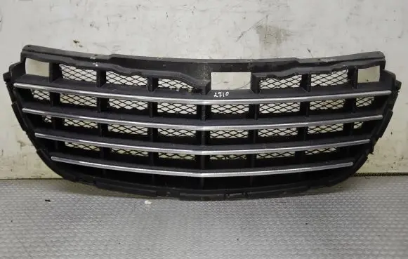 Chrysler Pacifica Front bumper upper radiator grill
