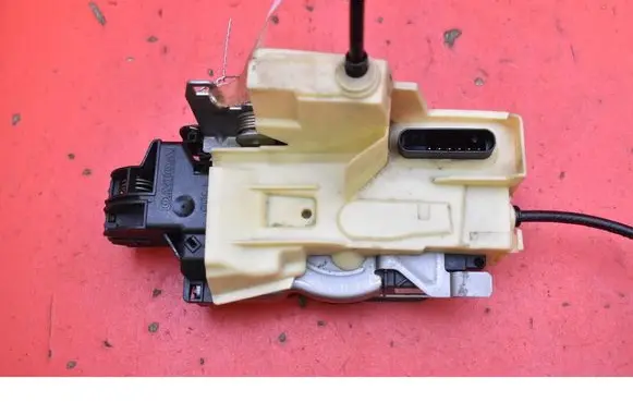Volvo V60 Rear door lock 32131410