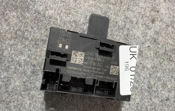Volkswagen Touareg II Door control unit/module