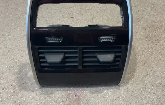Rear air vent grill