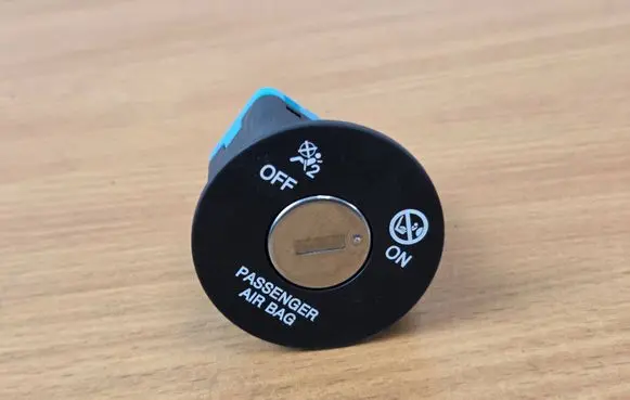KIA Sportage Passenger airbag on/off switch