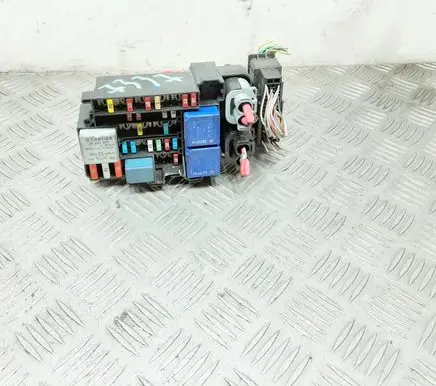 Renault Fluence Fuse module 18013361 1004191