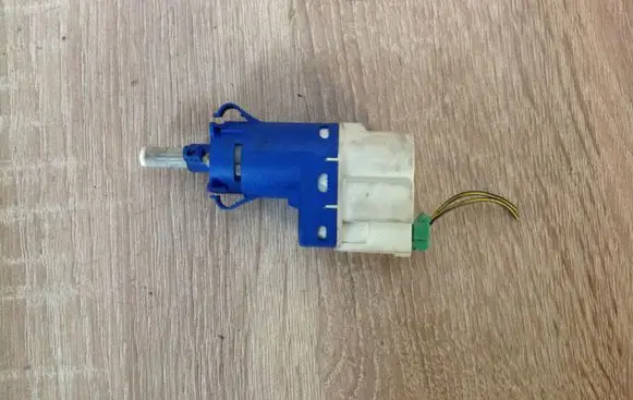 Brake pedal sensor switch