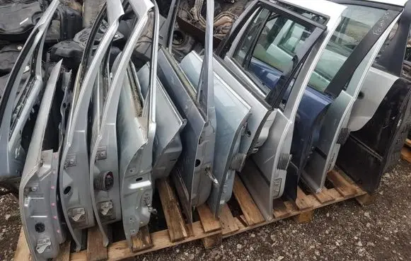 Mazda 6 Front door sidabrines