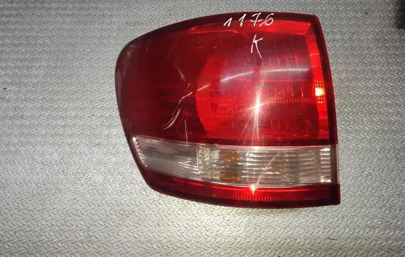Toyota Avensis Verso Rear/tail lights