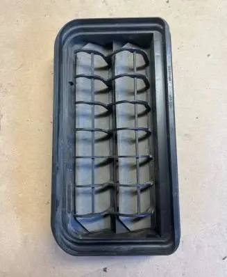 Rear air vent grill