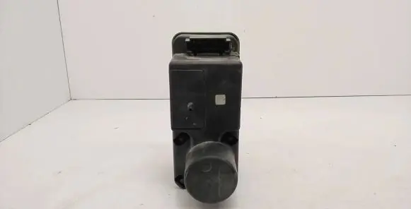 Volkswagen PASSAT B4 Central locking vacuum pump 3A0962257