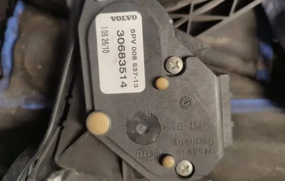Volvo V70 Accelerator throttle pedal 30683514