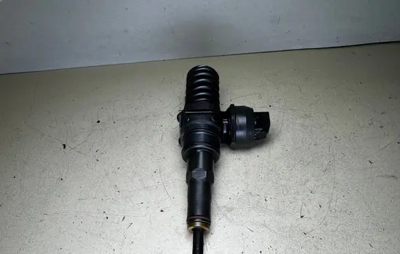 Fuel injector