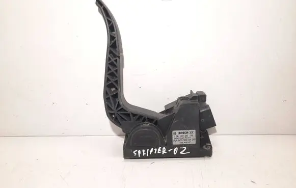 Mercedes-Benz Sprinter W901 W902 W903 W904 Accelerator throttle pedal A9013000404