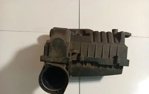 Volkswagen PASSAT B6 Air filter box 1K0129620D