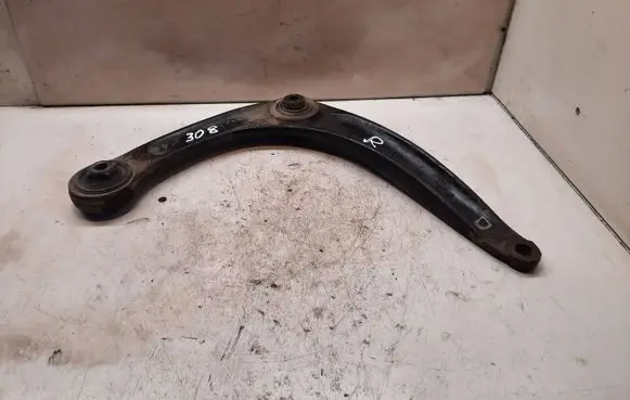 Peugeot 308 Front lower control arm/wishbone 823214