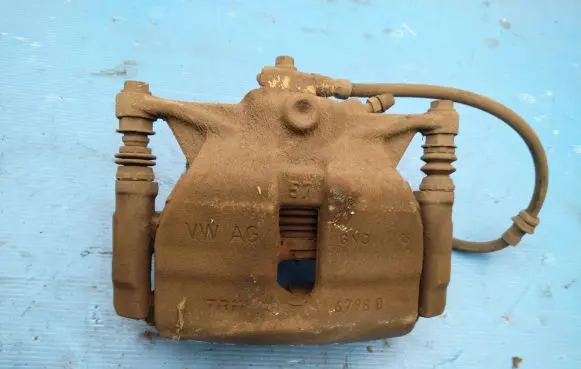 Volkswagen Tiguan Front brake caliper