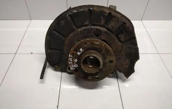 Volkswagen PASSAT B6 Front wheel hub