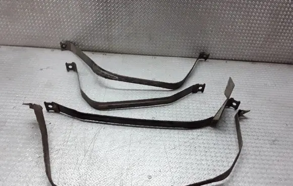 Fuel tank mounting bracket