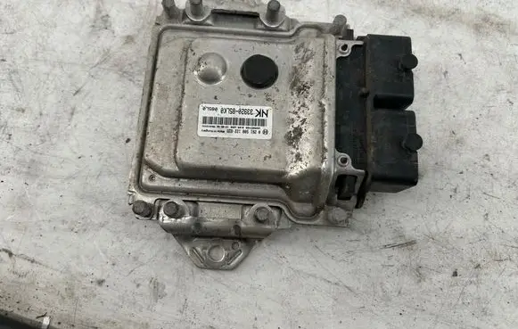 Opel Agila B Engine control unit/module 0261S08122 1039S57465 3392085LK0