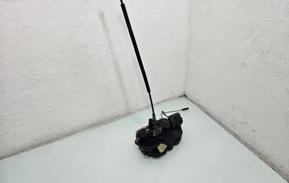 Opel Insignia A Rear door lock 13503177