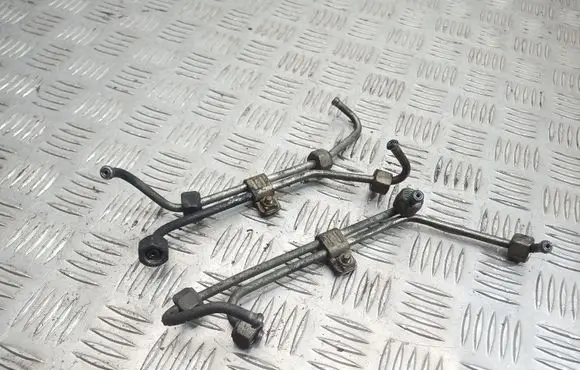Fuel injector supply line/pipe