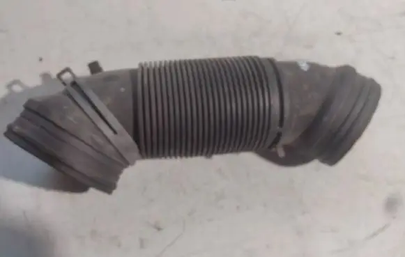 Skoda Octavia Mk2 (1Z) Air intake hose/pipe 1K0129684L