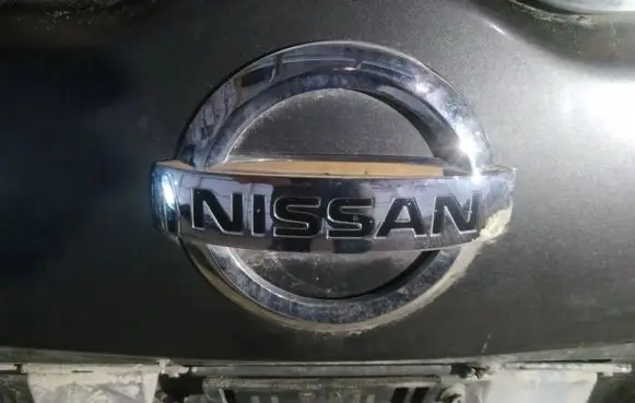 Nissan Quest Manufacturer badge logo/emblem 