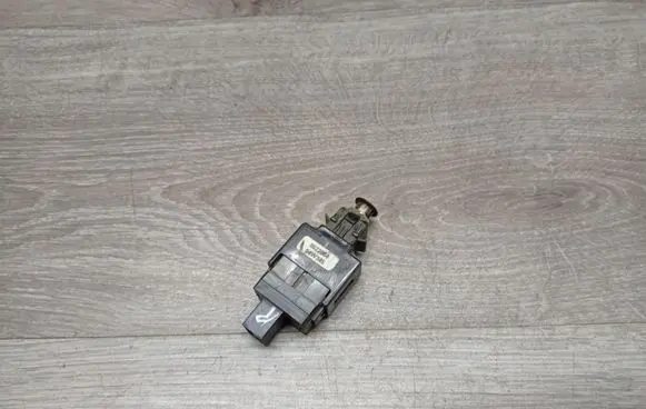 Volvo V70 Brake pedal sensor switch 8622064
