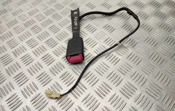 Toyota Avensis T270 Front seatbelt buckle E034501