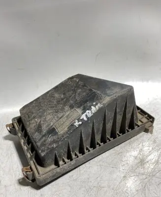 Nissan X-Trail T30 Air filter box cover Bn300au600