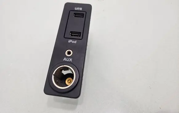 Land Rover Evoque I USB socket connector A2C5336865900