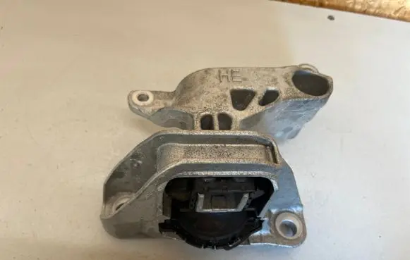 Renault Arkana Engine mount bracket 112320743R