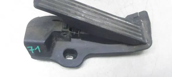 Audi Q3 8U Accelerator throttle pedal 65102100