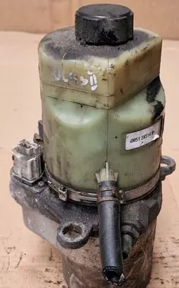 Ford Focus Power steering pump 4M513K514BF