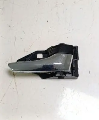 Toyota RAV 4 (XA40) Front door interior handle