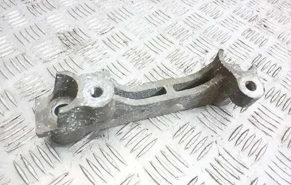 Toyota Avensis T270 Other engine bay part