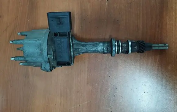 Ford Taurus Spark distributor 