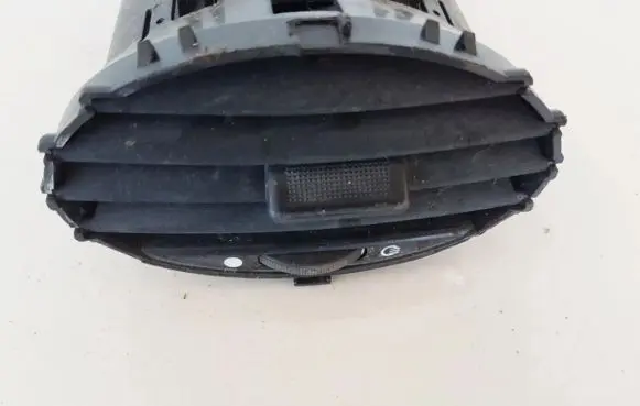 Ford Focus Dash center air vent grill 6n41a014l21cb39pa