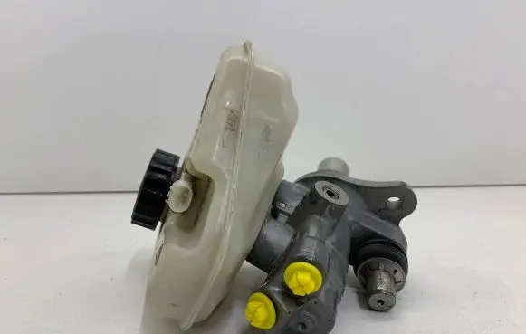 Mercedes-Benz S W221 Master brake cylinder A2214300002