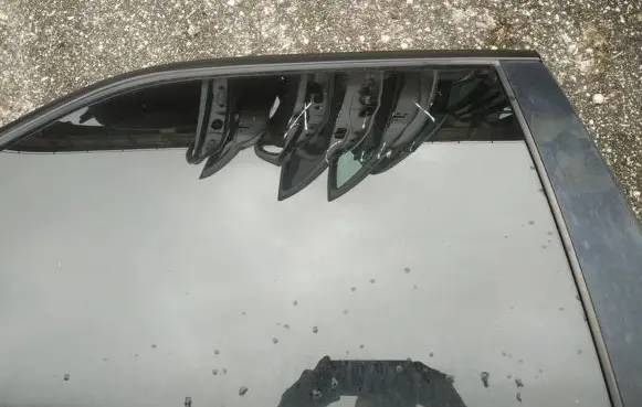 Cadillac CTS Rear door window glass