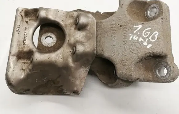 BMW 1 F20 F21 Engine mounting bracket 6788607